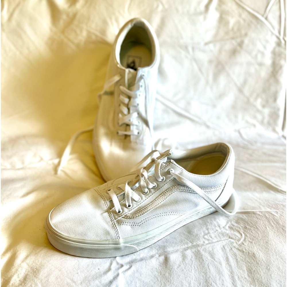 👟EUC Old School Vans in White; Men’s Size 11